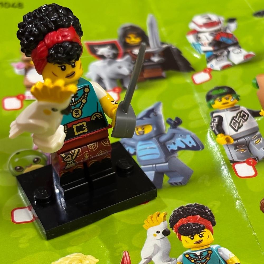 LEGO SERIES 27 "Pirate Quartermaster" col458 with Stand, Accessories & Pamphlet